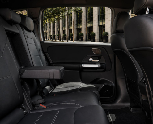 NCC Milano: Mercedes Suv EQB 8 posti